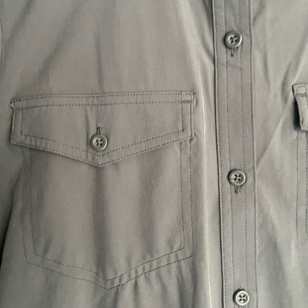 Polyester button up - Picture 4 of 4